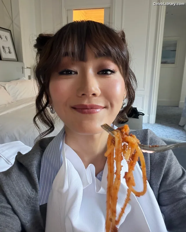 Karen Fukuhara photo 8 of 331