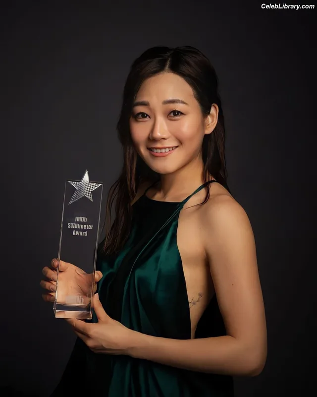 Karen Fukuhara photo 17 of 331