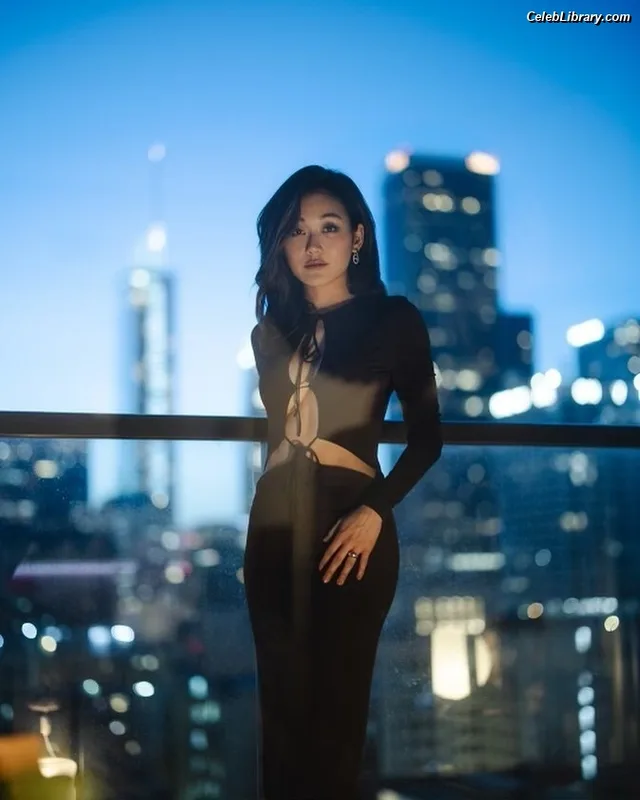 Karen Fukuhara photo 20 of 331