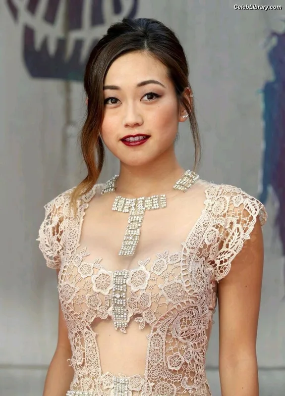 Karen Fukuhara photo 11 of 331