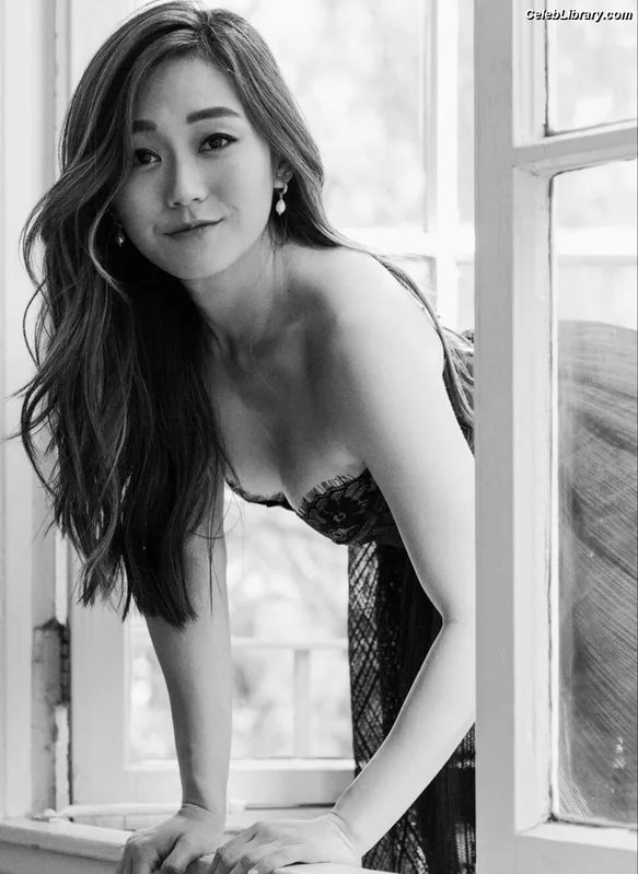 Karen Fukuhara photo 14 of 331