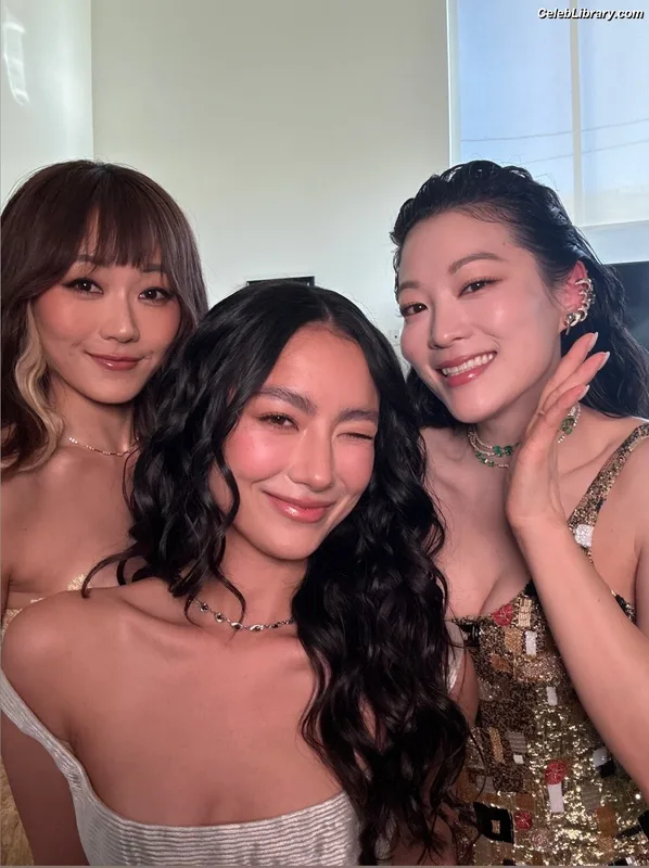 Karen Fukuhara photo 23 of 331