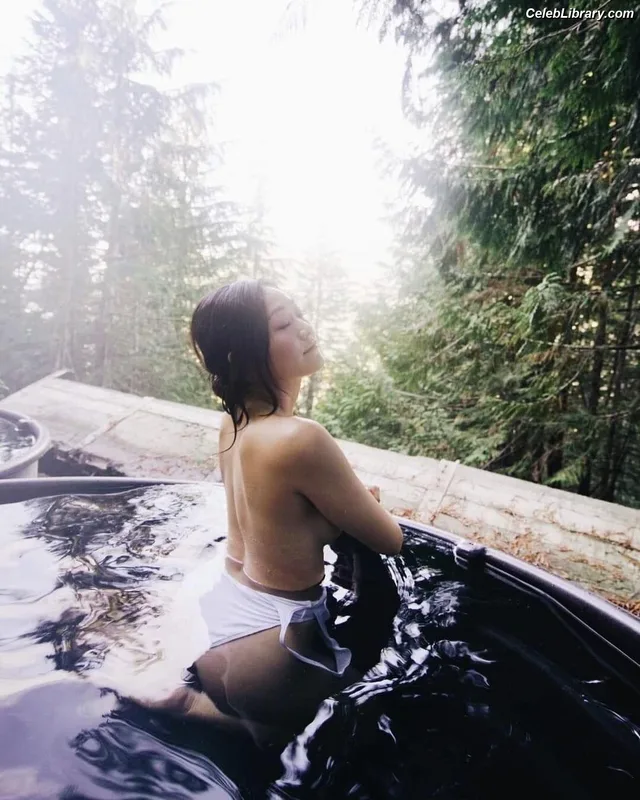 Karen Fukuhara photo 16 of 331