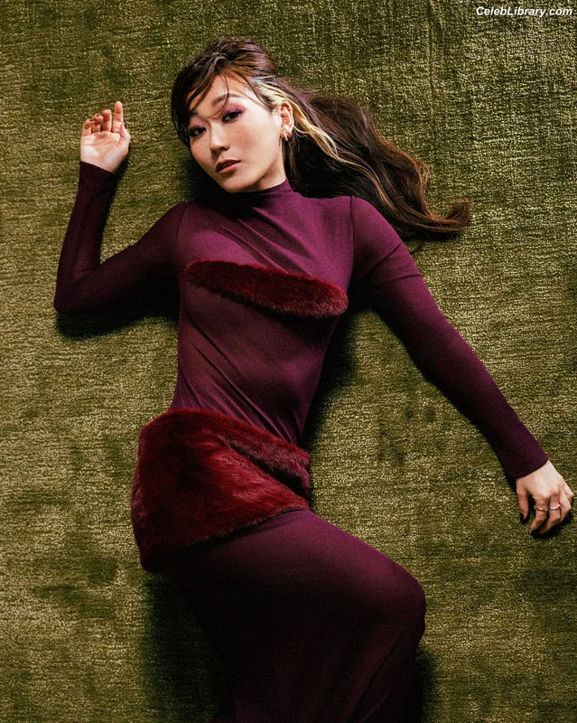 Karen Fukuhara photo 9 of 331