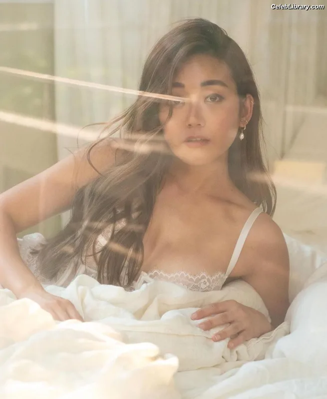 Karen Fukuhara photo 7 of 331