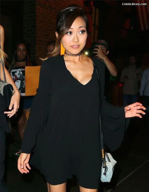Karen Fukuhara photo 9 of 331