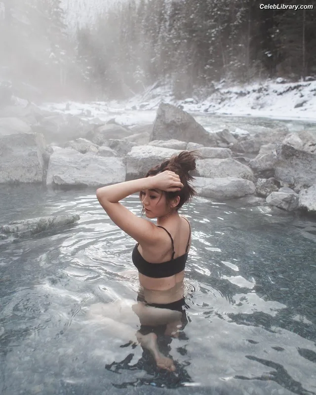 Karen Fukuhara photo 13 of 331