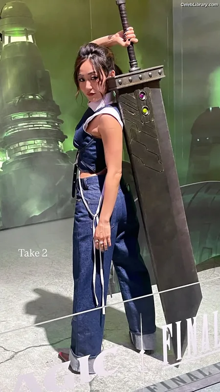Karen Fukuhara photo 4 of 331