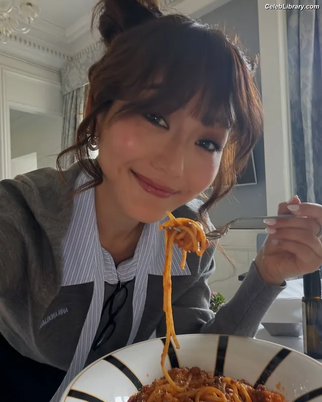 Karen Fukuhara photo 16 of 331