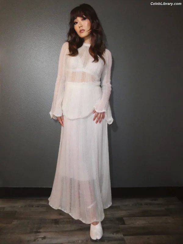 Karen Fukuhara photo 5 of 331