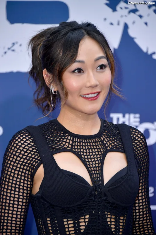 Karen Fukuhara photo 12 of 331