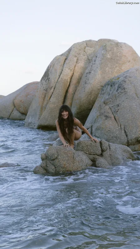 Karen Fukuhara photo 16 of 331