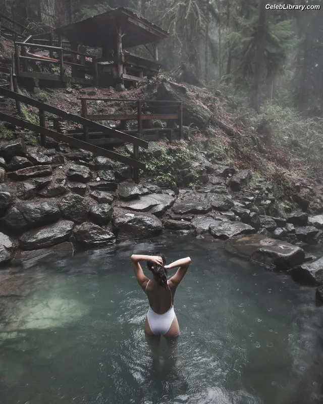 Karen Fukuhara photo 17 of 331