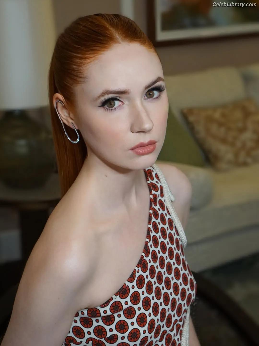 Karen Gillan photo 7 of 789