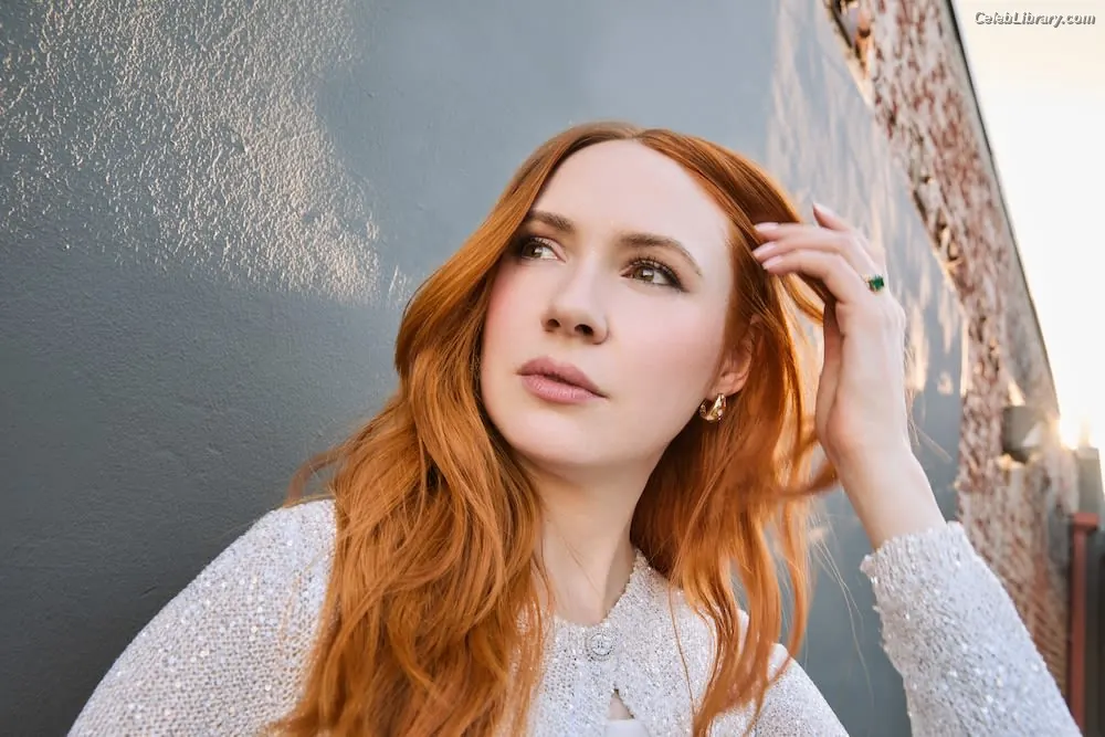 Karen Gillan photo 4 of 789