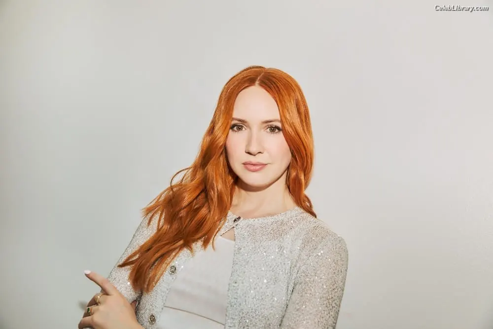Karen Gillan photo 7 of 789