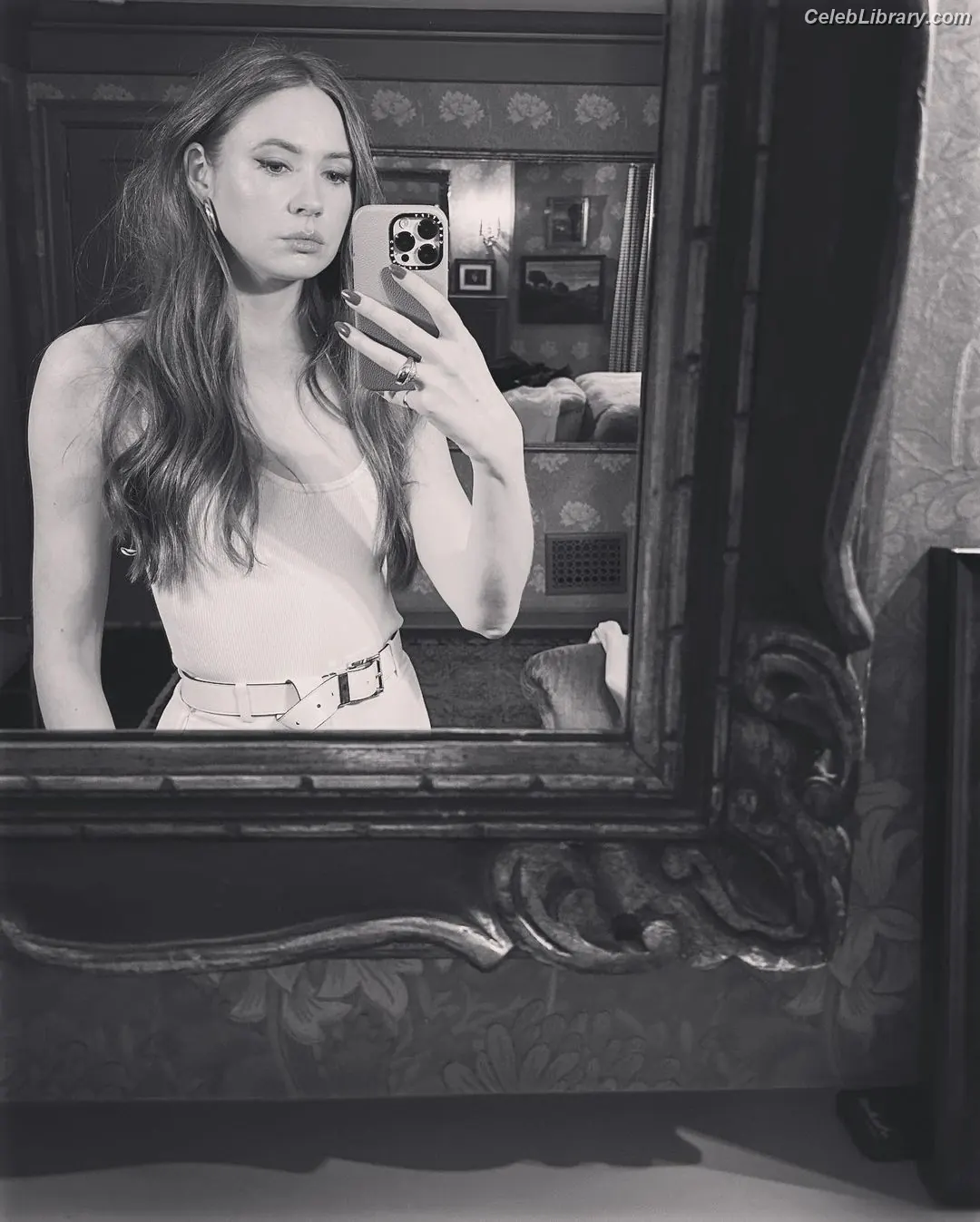 Karen Gillan photo 14 of 789