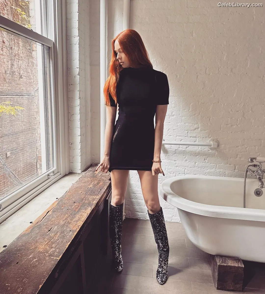 Karen Gillan photo 20 of 789