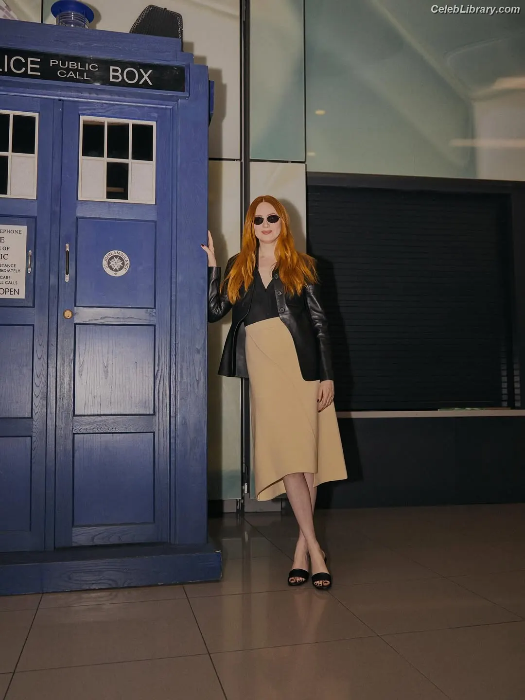 Karen Gillan photo 6 of 789
