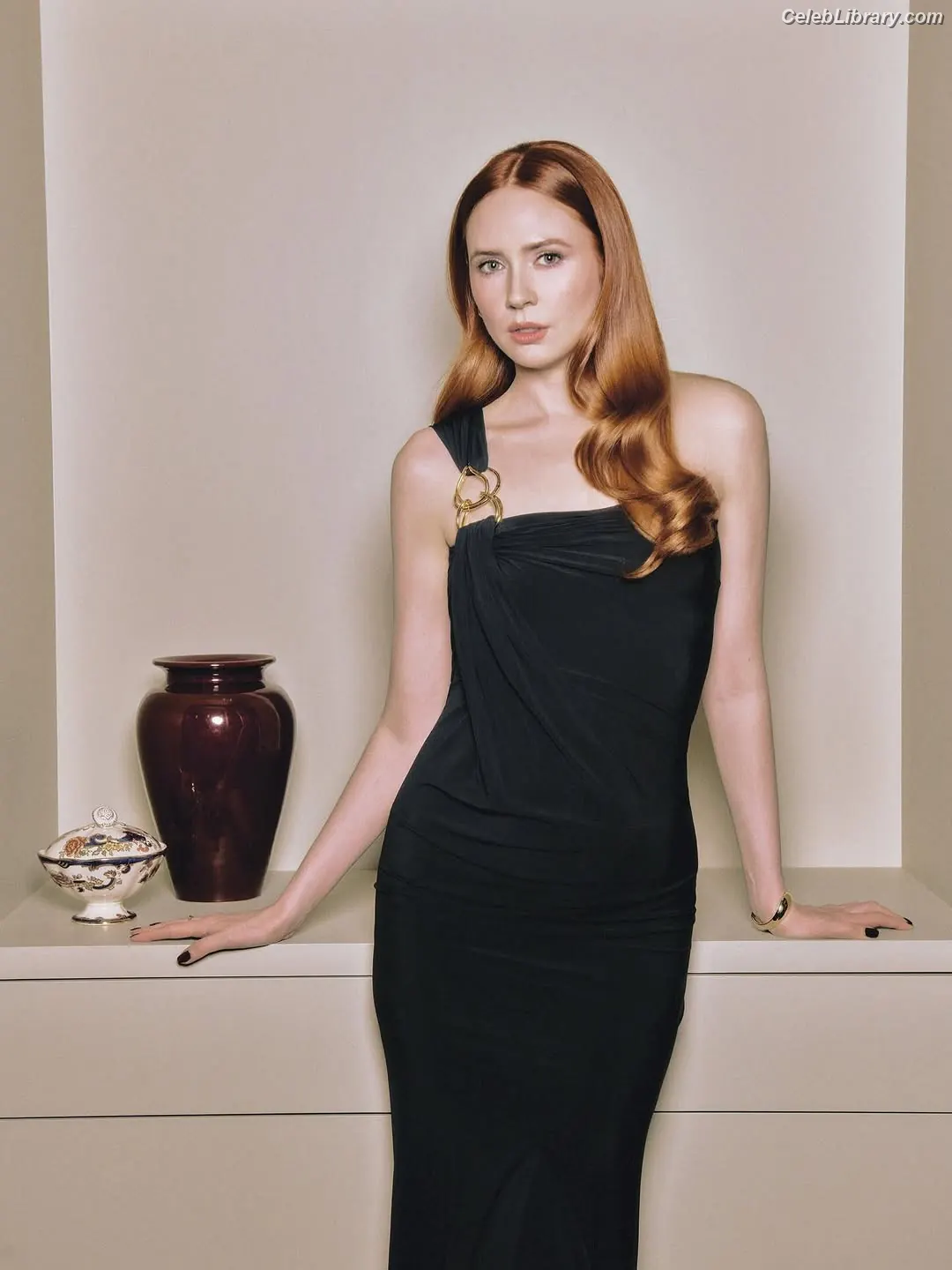 Karen Gillan photo 15 of 789