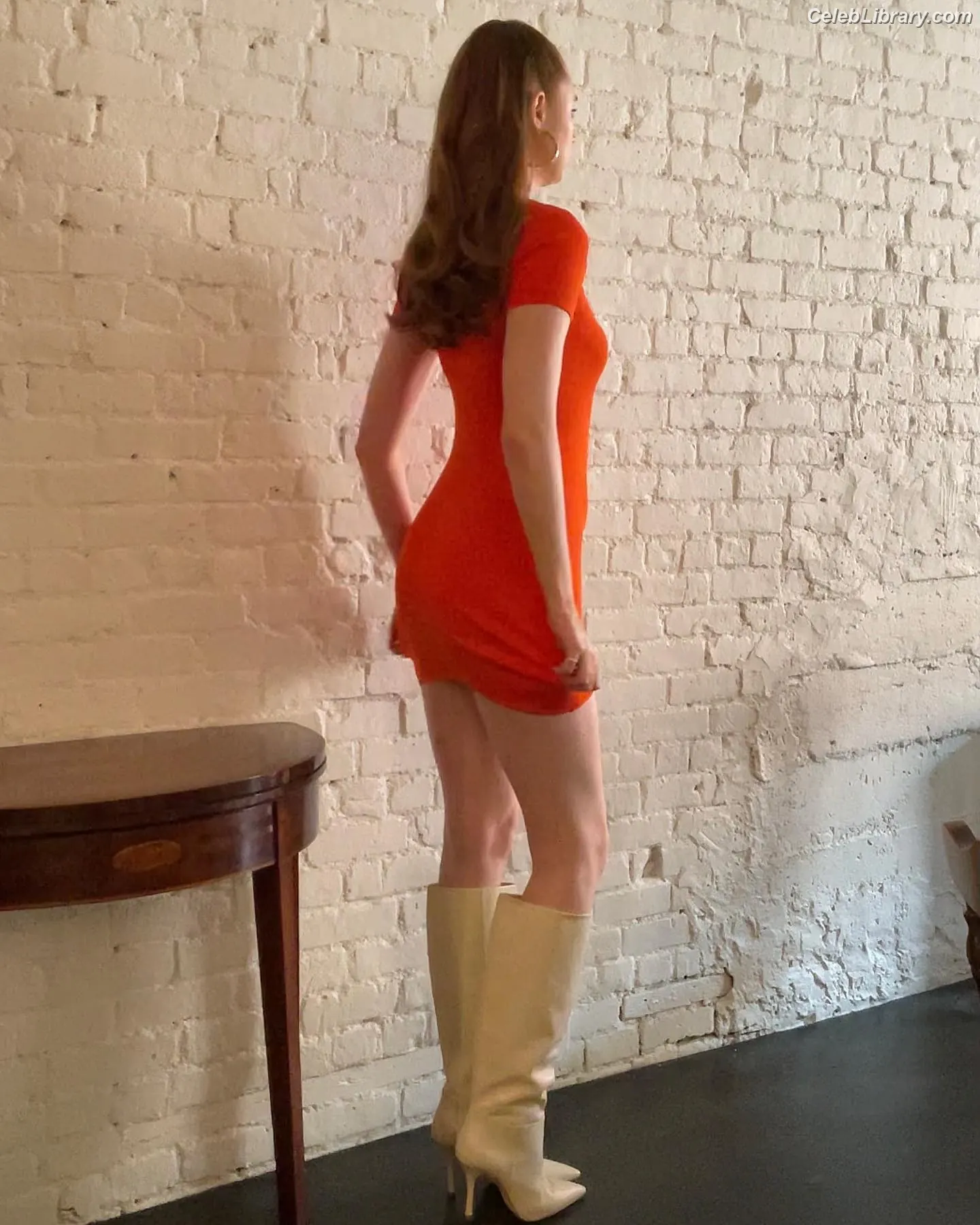 Karen Gillan photo 17 of 789