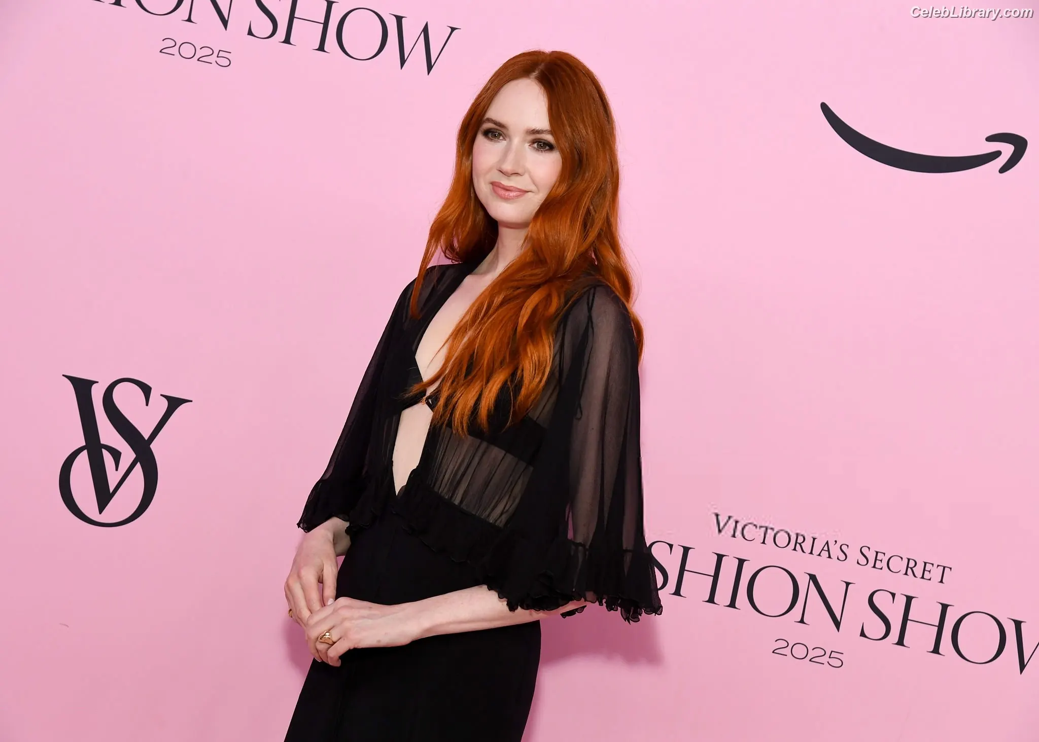 Karen Gillan photo 6 of 789