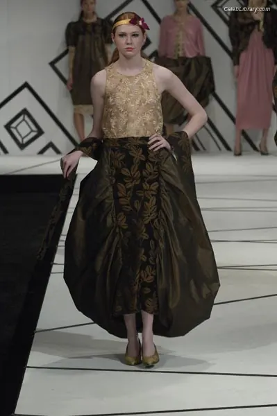 Karen Gillan photo 17 of 789