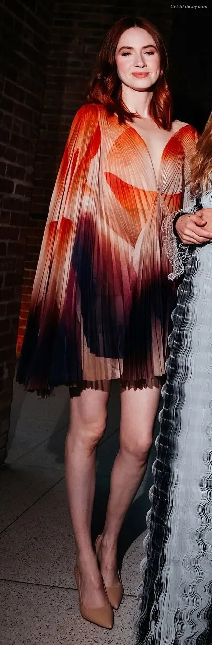 Karen Gillan photo 6 of 789