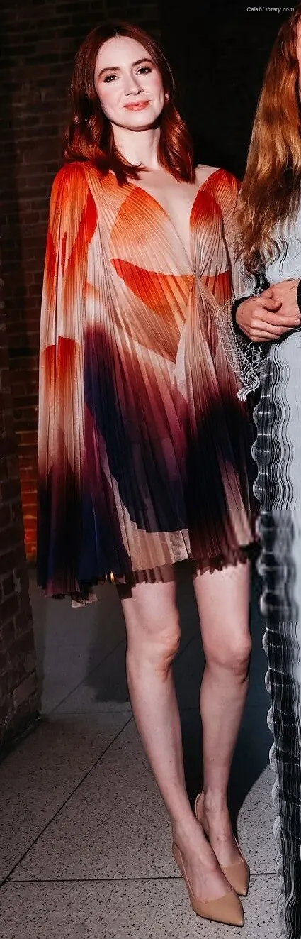 Karen Gillan photo 7 of 789
