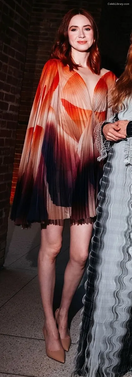 Karen Gillan photo 8 of 789