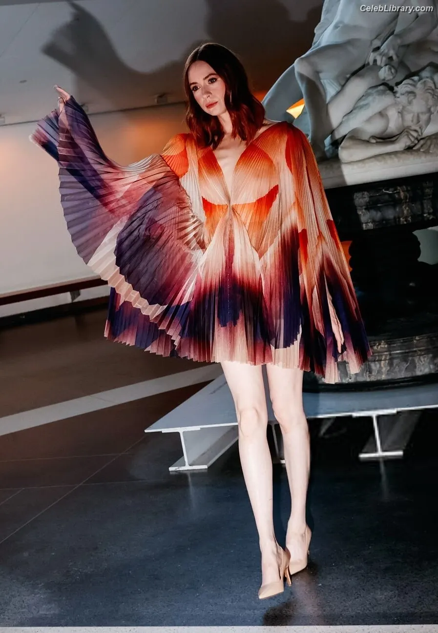Karen Gillan photo 9 of 789