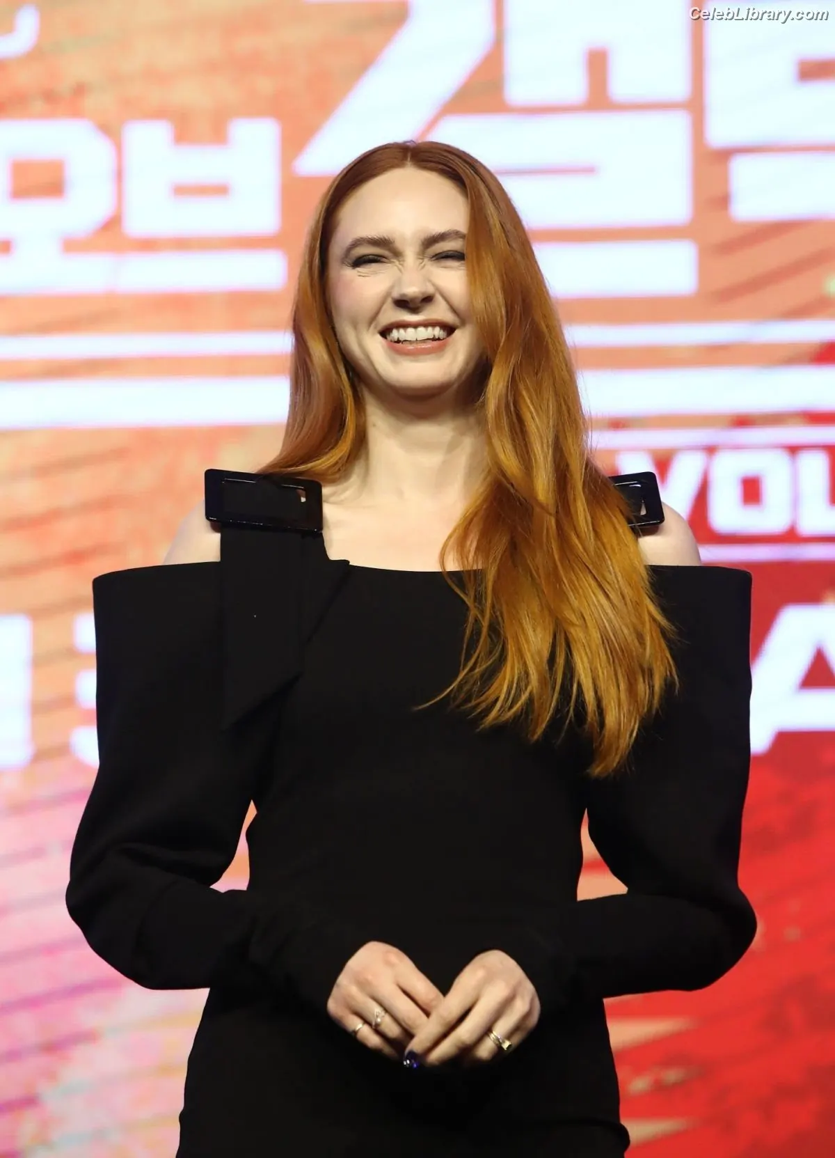 Karen Gillan photo 16 of 789