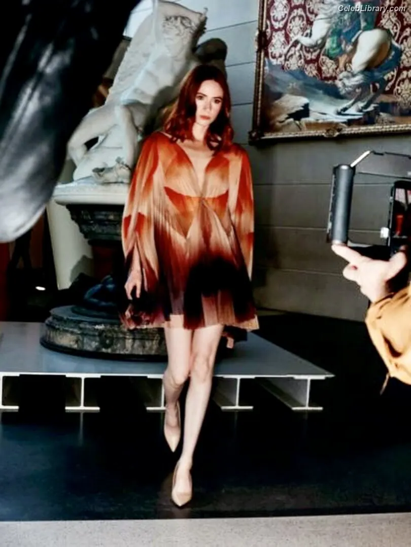 Karen Gillan photo 2 of 789