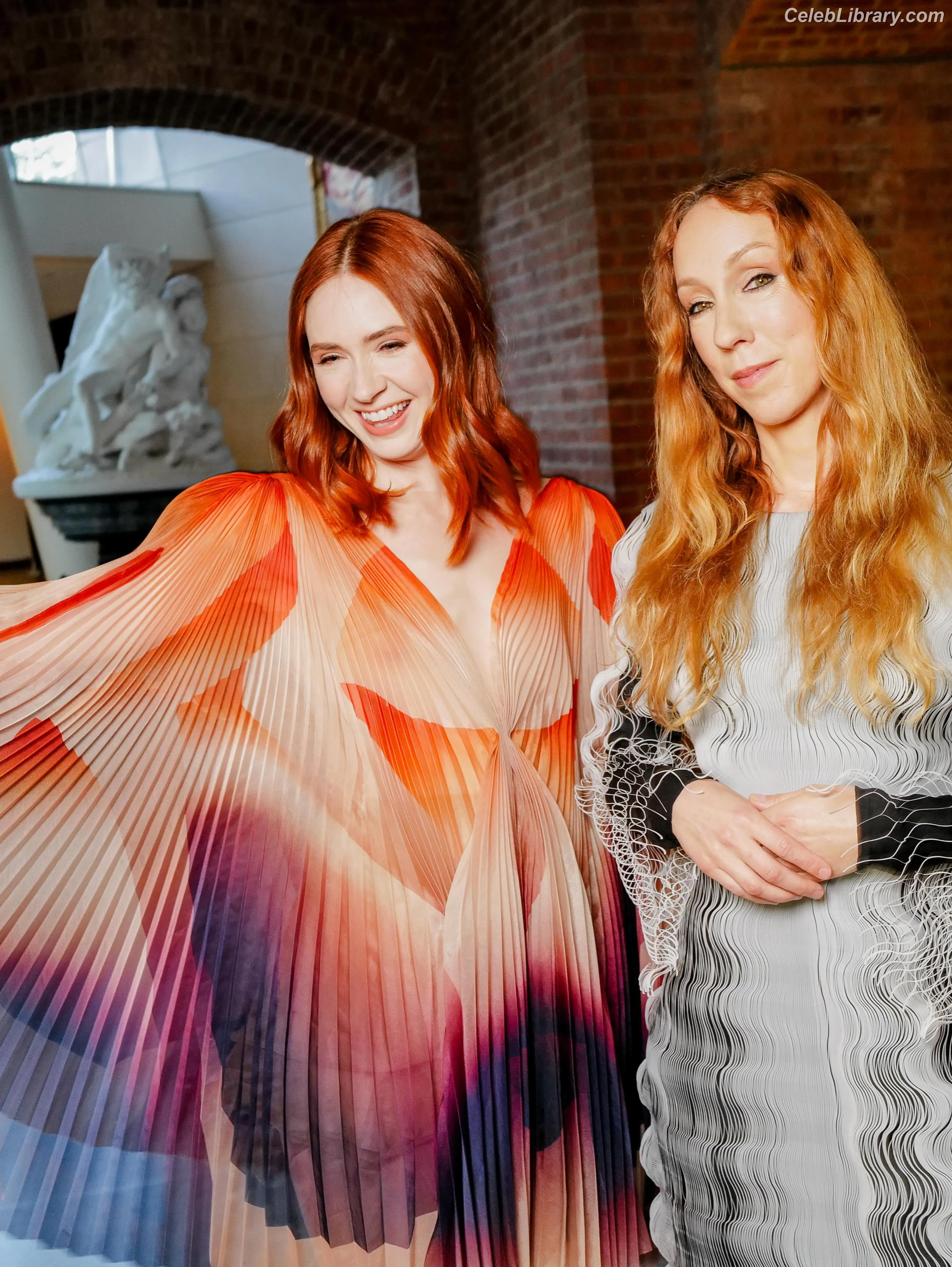 Karen Gillan photo 3 of 789
