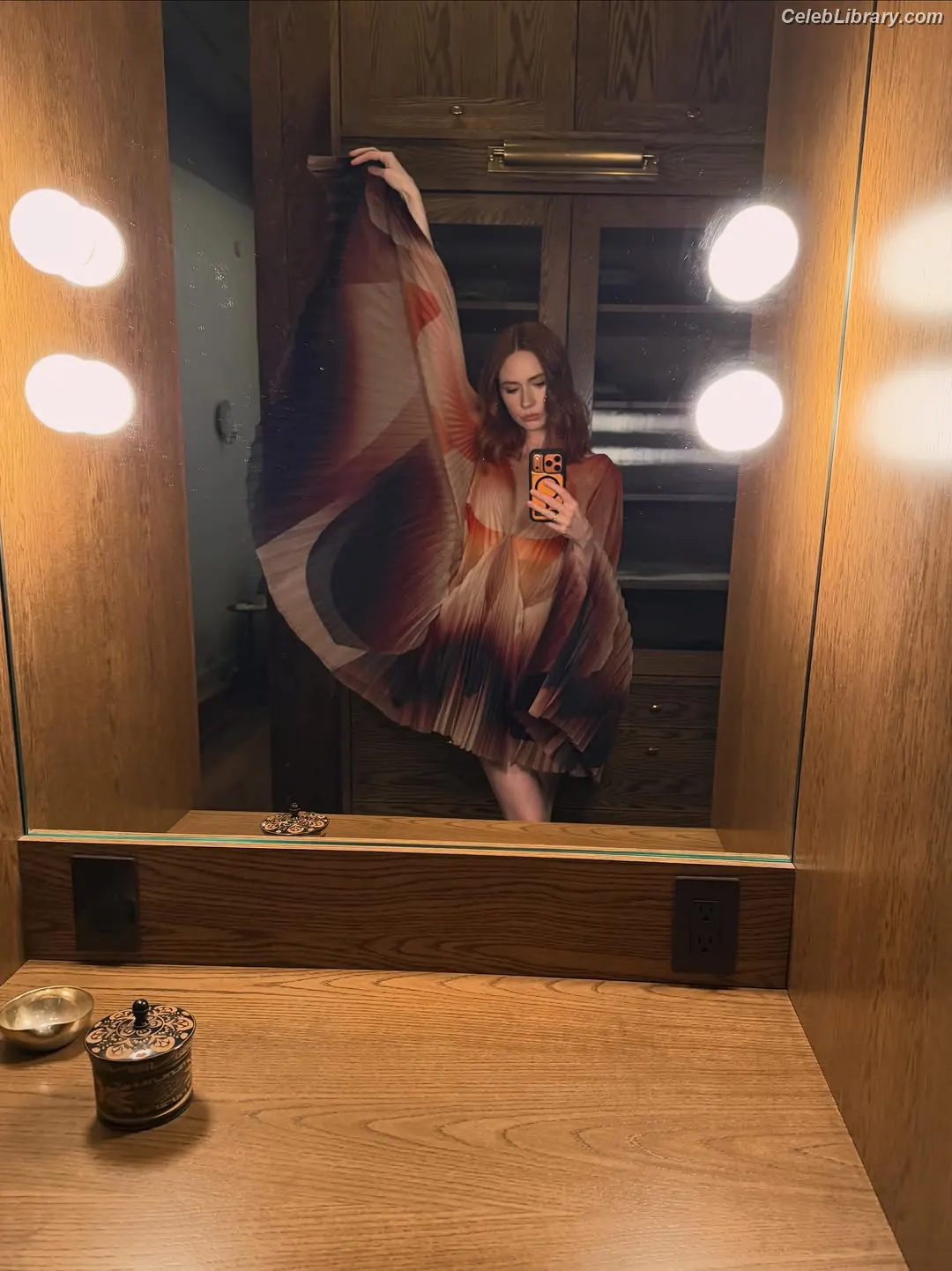 Karen Gillan photo 9 of 789