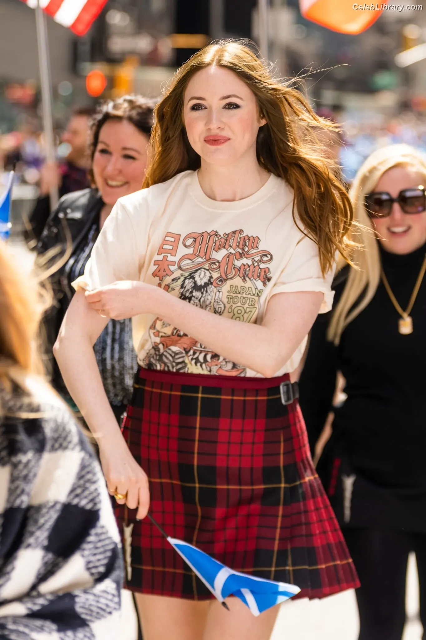Karen Gillan photo 1 of 789
