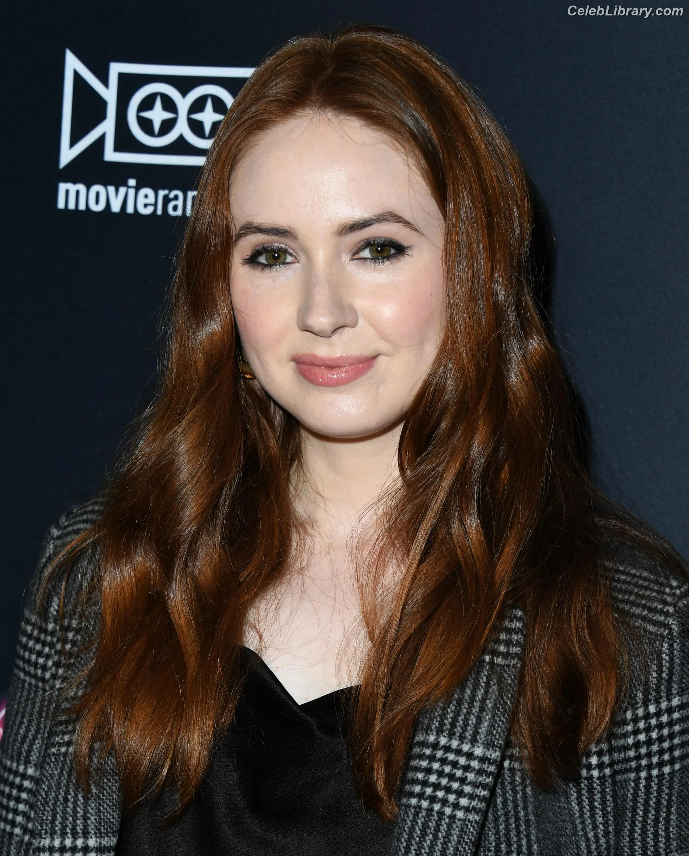 Karen Gillan photo 14 of 789
