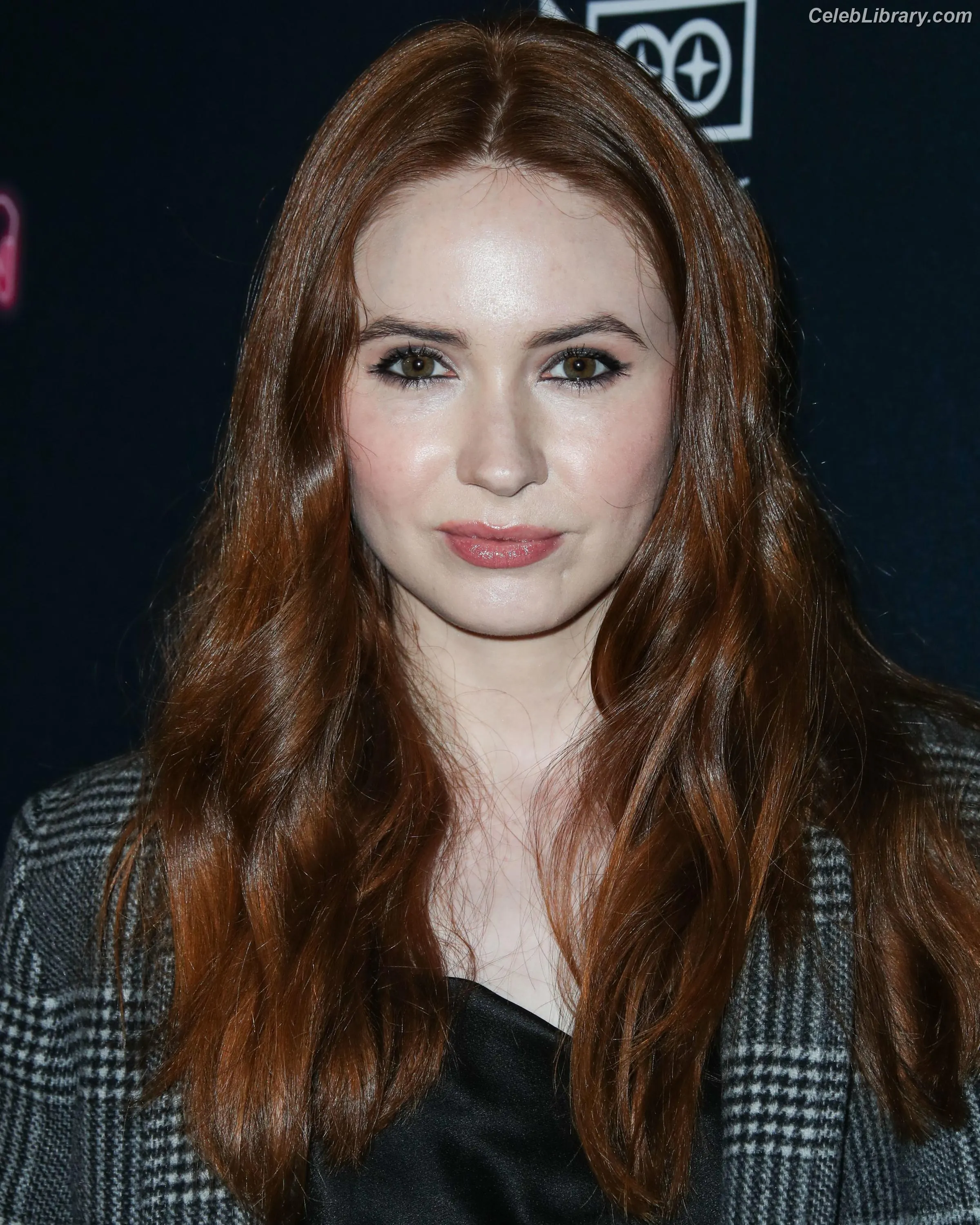 Karen Gillan photo 17 of 789