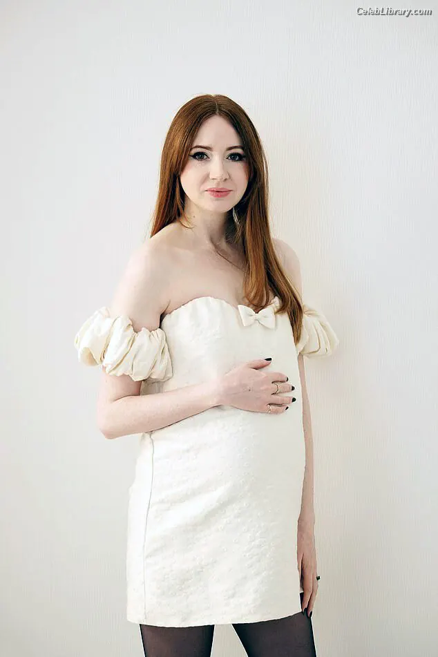 Karen Gillan photo 24 of 789