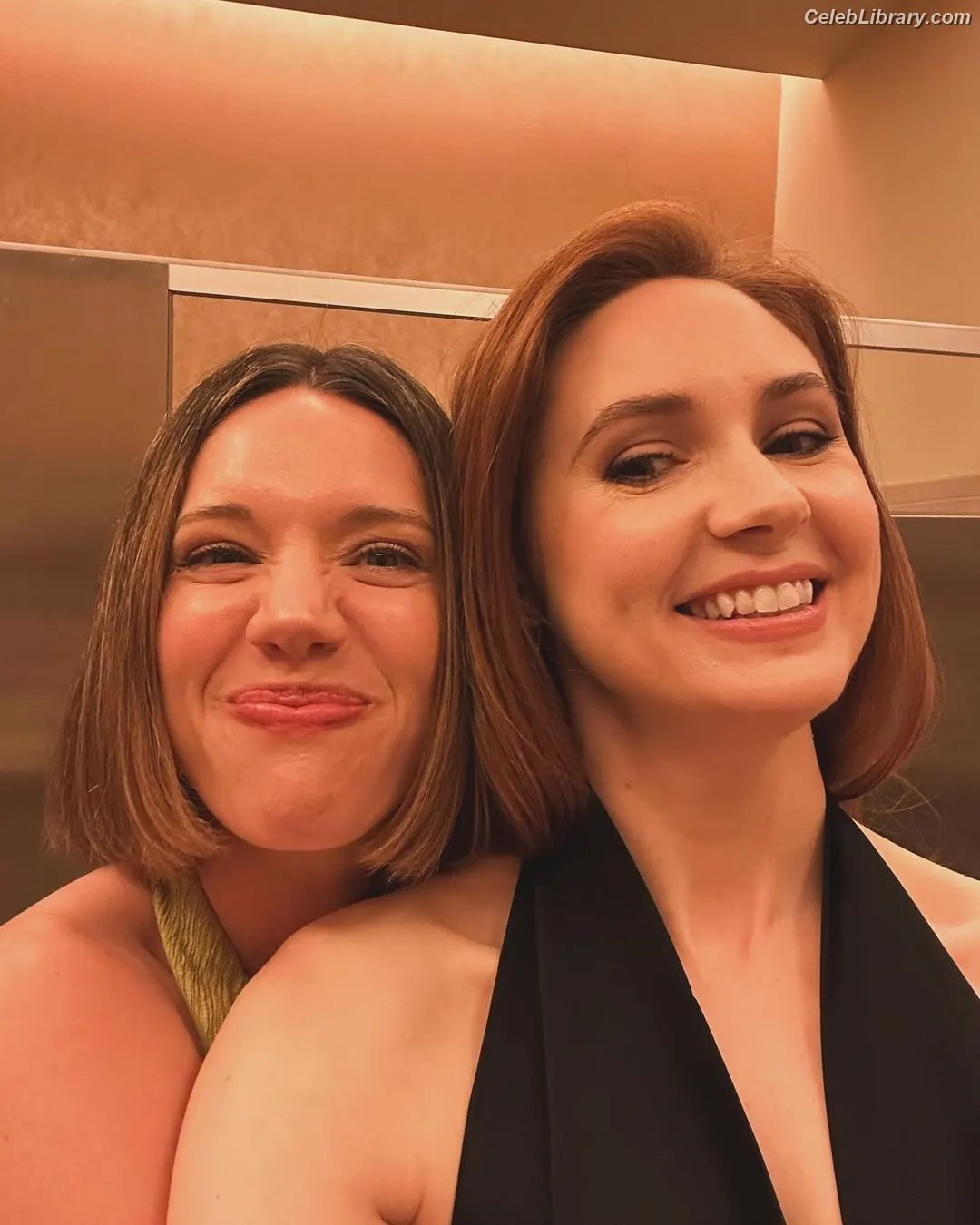 Karen Gillan photo 17 of 789