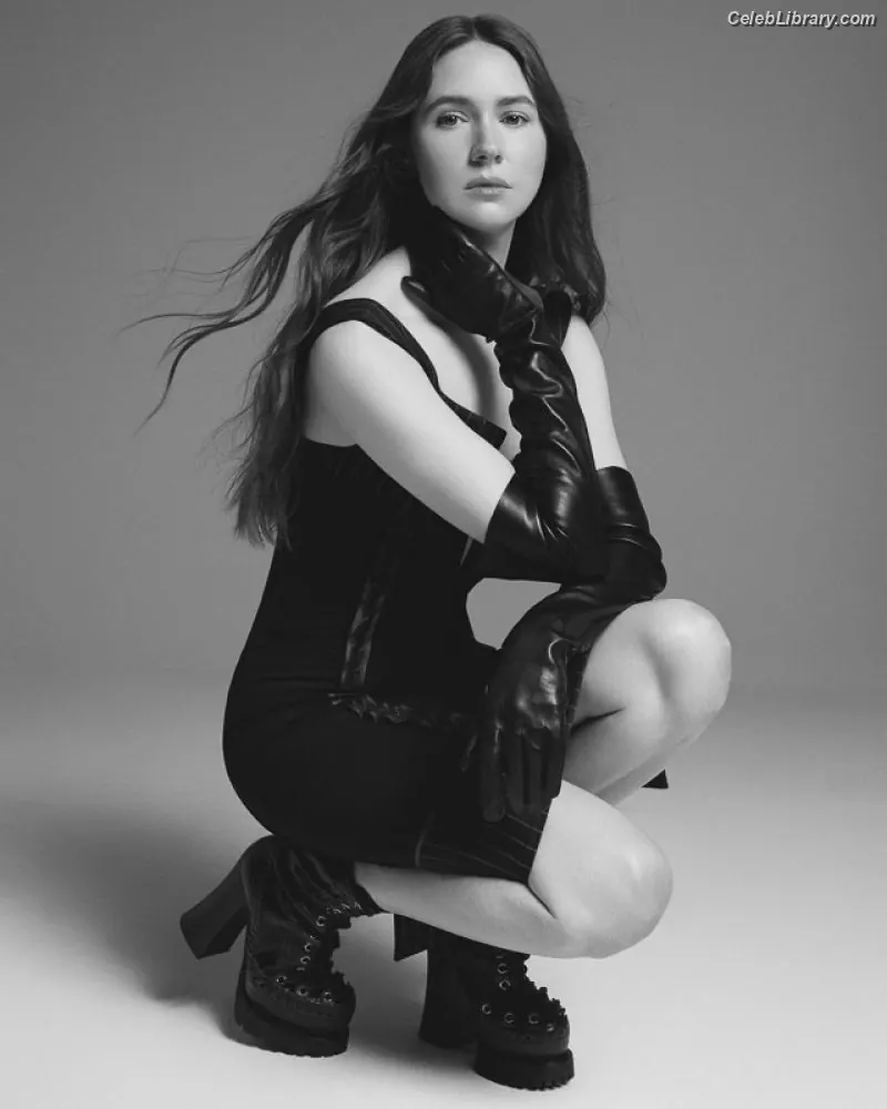 Karen Gillan photo 9 of 789