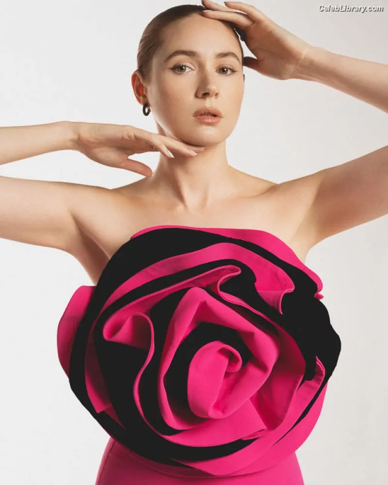 Karen Gillan photo 14 of 789