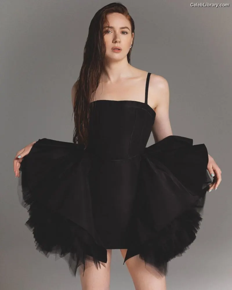 Karen Gillan photo 19 of 789