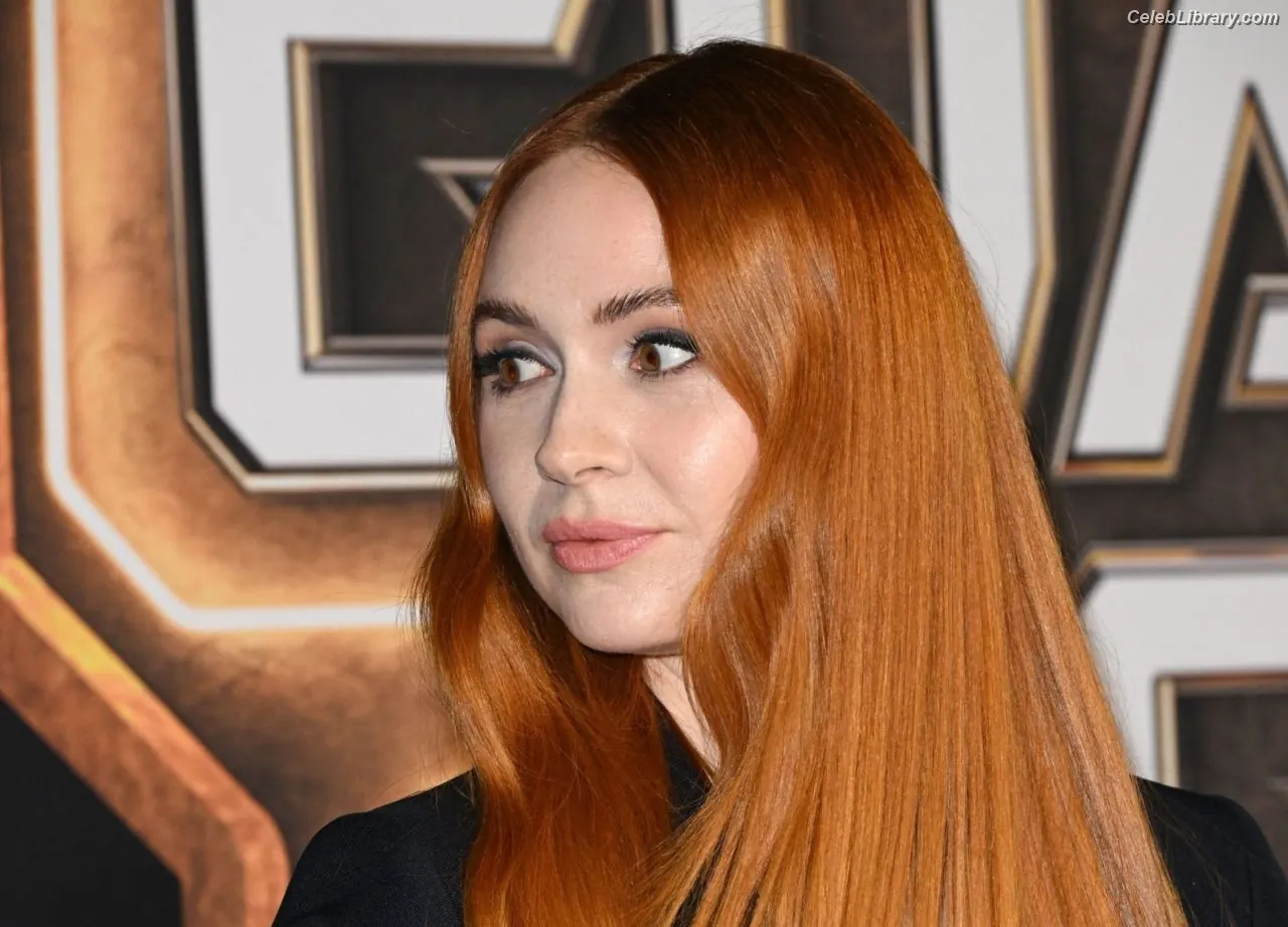 Karen Gillan photo 5 of 789