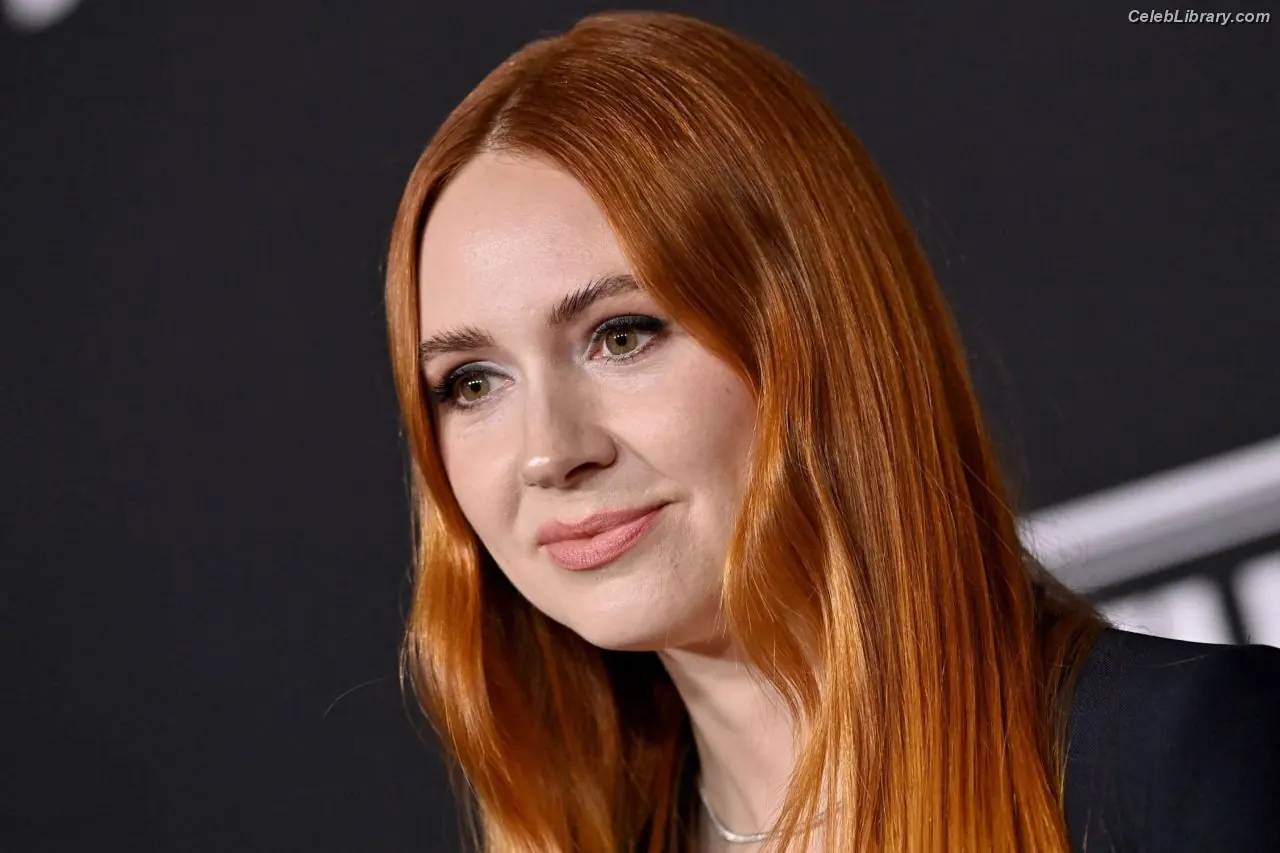Karen Gillan photo 7 of 789