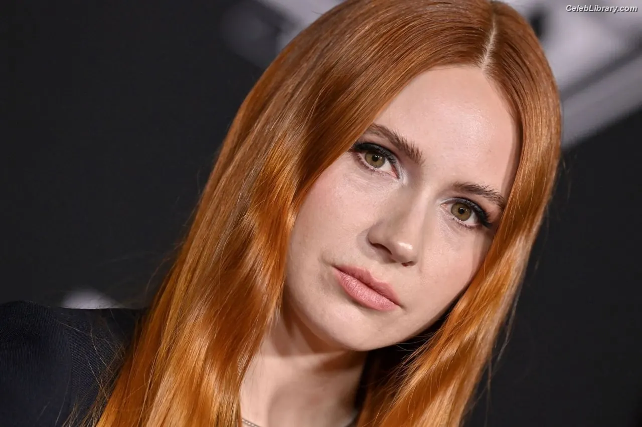 Karen Gillan photo 9 of 789