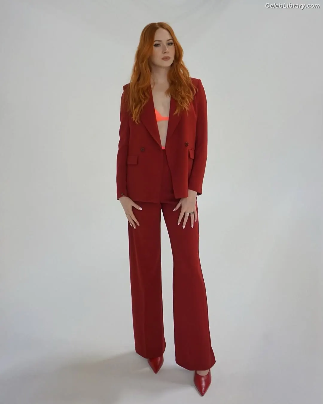 Karen Gillan photo 24 of 789