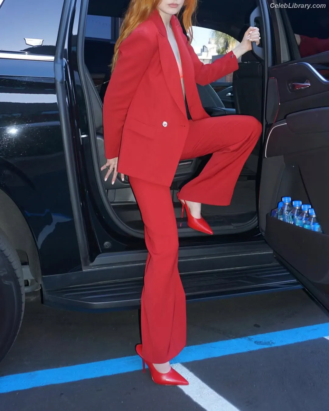 Karen Gillan photo 1 of 789