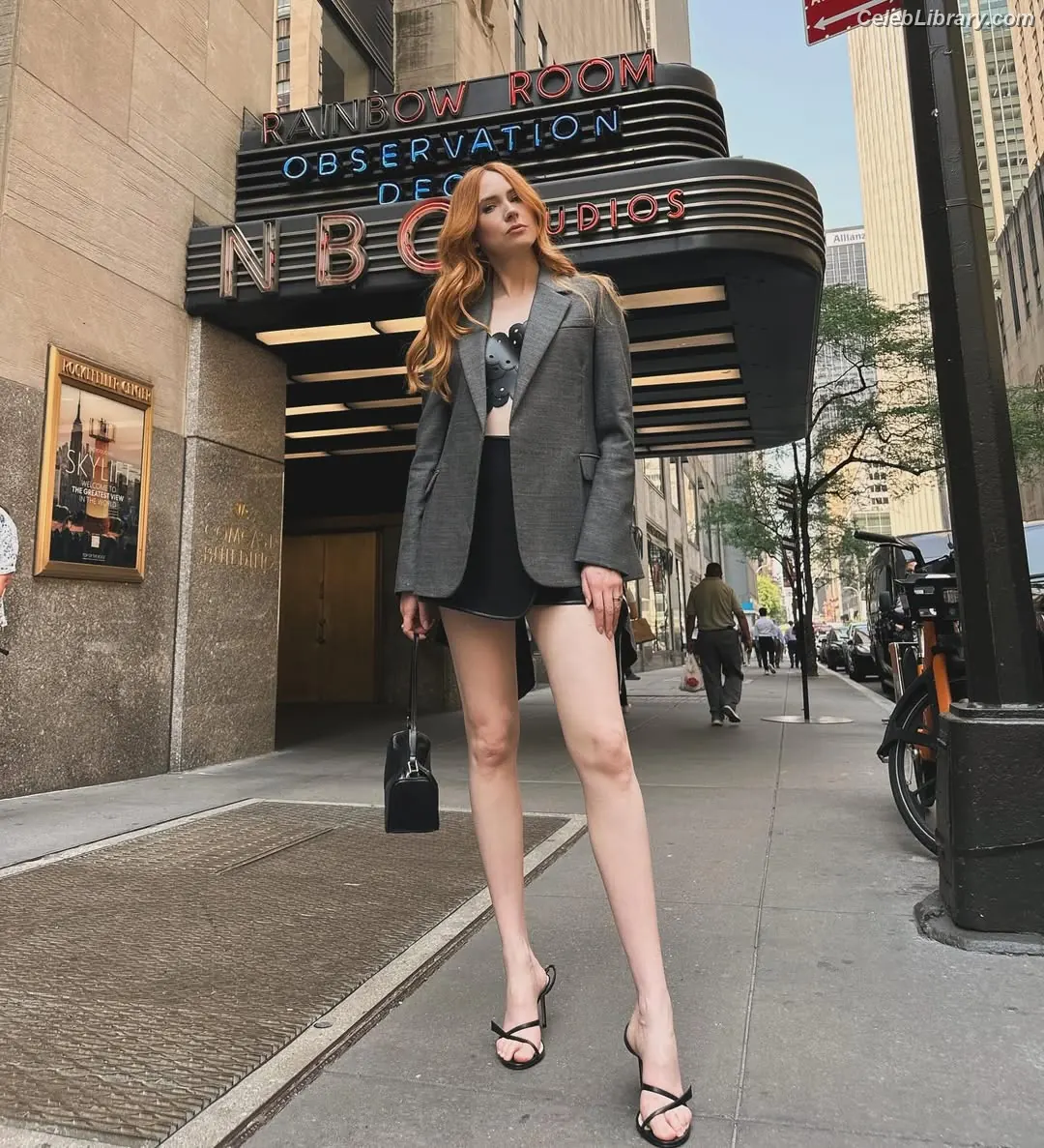 Karen Gillan photo 2 of 789