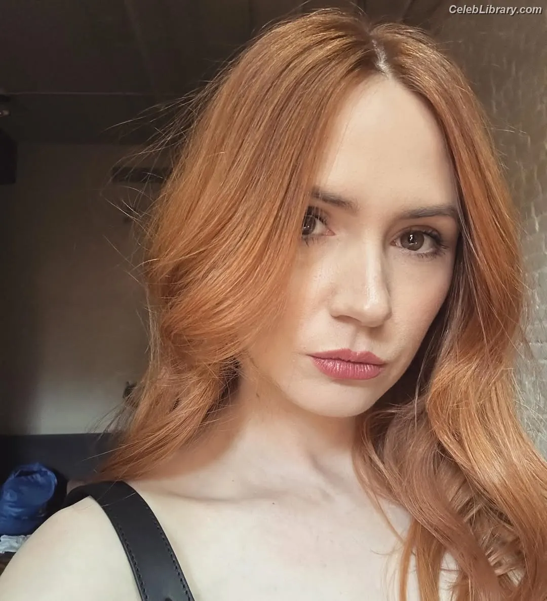 Karen Gillan photo 8 of 789